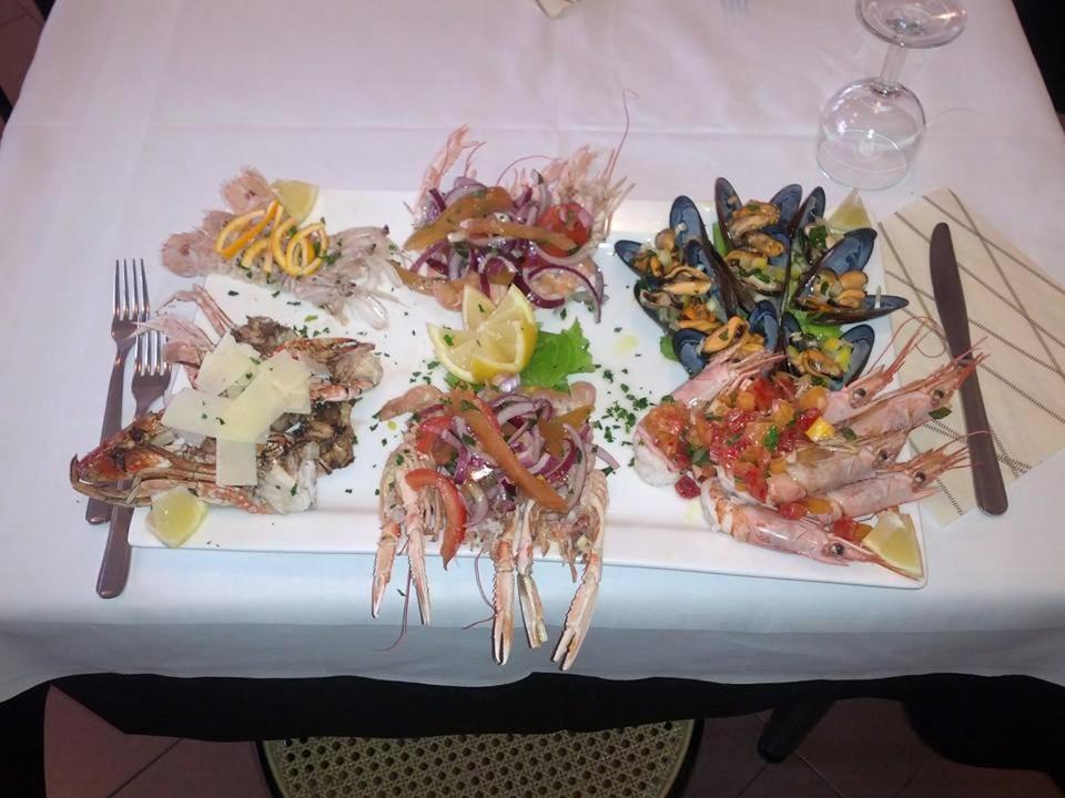 Hotel Ristorante Da Marco San Mauro Mare Exterior foto
